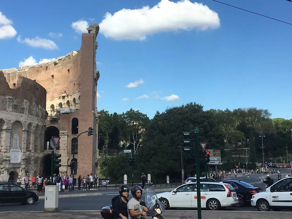 Delightful Apartment 100 Meters From The Colosseum Italy