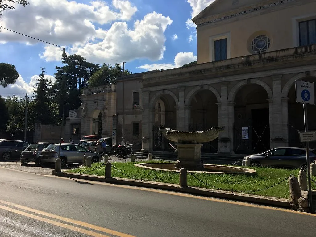 Delightful Apartment 100 Meters From The Colosseum Italy