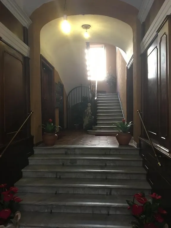 Delightful Apartment 100 Meters From The Colosseum Italy
