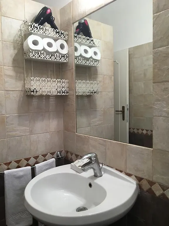 Delightful Apartment 100 Meters From The Colosseum 0*, Roma