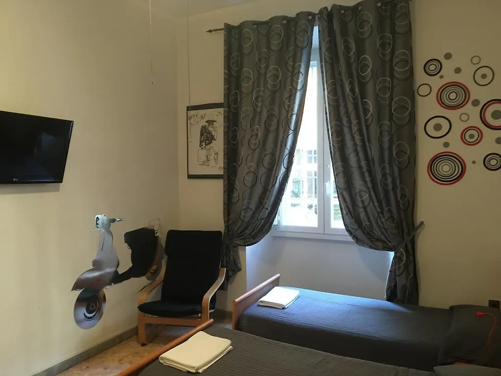 Delightful Apartment 100 Meters From The Colosseum Italia